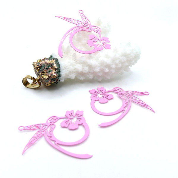 Estampes Pendentifs Filigrane Colibri & Fleur 27 mm – Métal – Finition ROSE