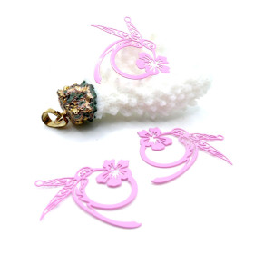 Estampes Pendentifs Filigrane Colibri & Fleur 27 mm – Métal – Finition ROSE
