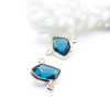 Pendentifs Forme Géométrique 15 mm en Verre Bleu – Laiton – Finition Doré