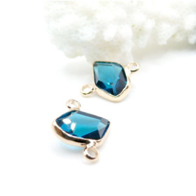 PS11934611 – Lot de 2 Pendentifs Forme Géométrique 15 mm en Verre Bleu – Laiton – Finition Doré