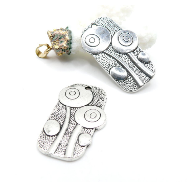 Pendentifs, Breloques Fleur  stylisée dans rectangle 38x22mm – Laiton Argenté