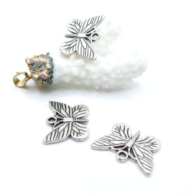 2A2748 – Lot de 4 ou 10 Pendentifs Papillon 22x17mm – Métal Argent Antique