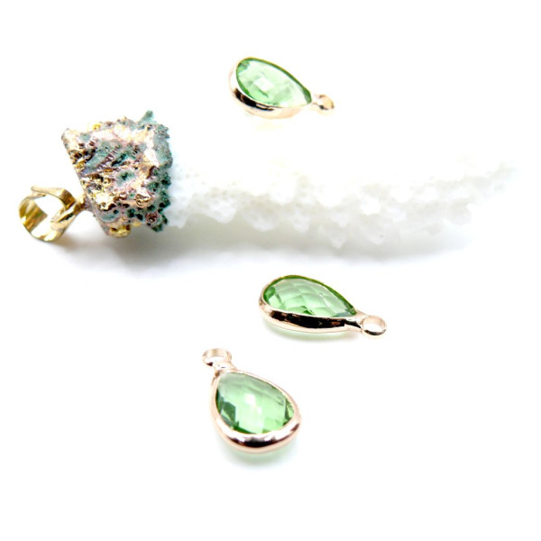 Pendentifs Forme Goutte 14 mm en Verre Facetté – Laiton – Finition Doré