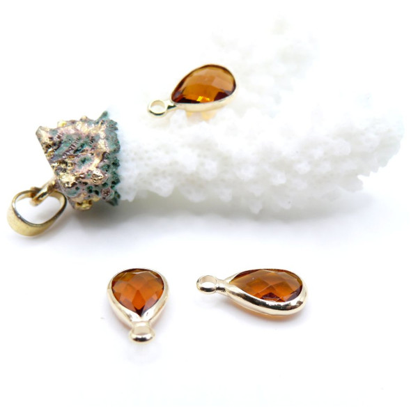 Pendentifs Forme Goutte 14 mm en Verre Facetté – Laiton – Finition Doré
