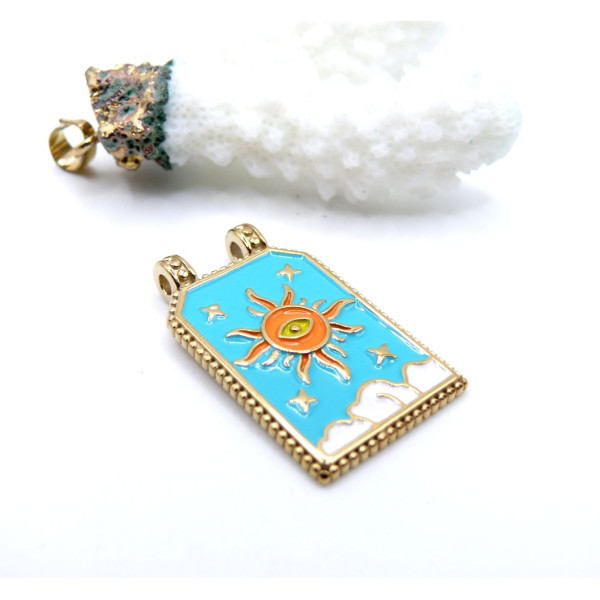 Pendentif Rectangle 30 mm avec Soleil en Résine Émaillée – Acier Inox 304 – Doré à l’Or fin 18K, placage IONIQUE (IP)