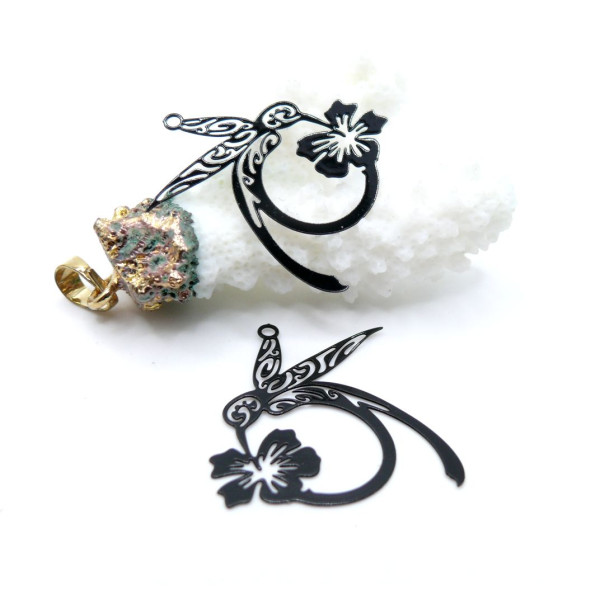 Estampes Pendentifs Filigrane Colibri & Fleur 27 mm – Métal – Finition NOIRE