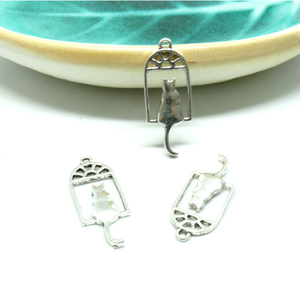 Pendentifs Breloque Chat dans Porte 33x13mm – Métal Argent Antique