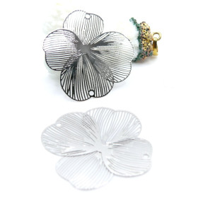 Estampes Connecteurs Fleurs Stylisées 36 mm – Laiton Argenté