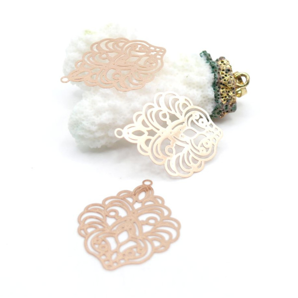 Estampes pendentif filigrane Art Nouveau métal doré