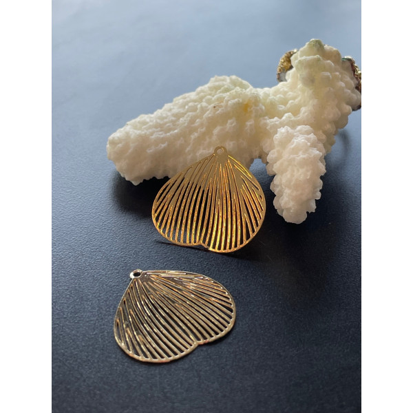 Estampes Pendentif Filigrane Pétale 17mm – Métal Doré