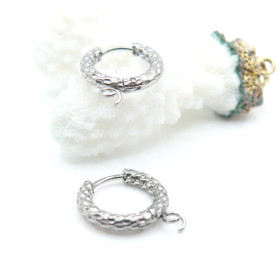 Créoles Rondes  Texturées 15 mm – Épaisseur 2.5 mm – Acier Inoxydable 316 – Finition Argentée