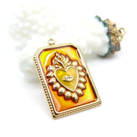 Pendentif  Rectangle avec Cœur Ex-Voto Émaillé 28 mm – Laiton Doré à l’Or Fin 18K