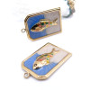 Pendentif Rectangle Poisson 28 mm en Résine Émaillée – Acier Inox 304 – Doré à l’Or fin 18K, placage IONIQUE (IP)