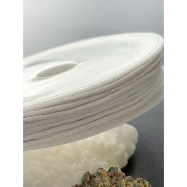 Bobine d'environ 6 mètres de fil coton ciré 1mm Blanc