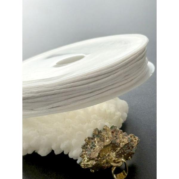 Bobine d'environ 6 mètres de fil coton ciré 1mm Blanc