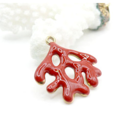 Pendentif Corail Rouge 26 mm en Résine Émaillée – Acier Inox 304 – Doré à l’Or fin 18K, placage IONIQUE (IP)