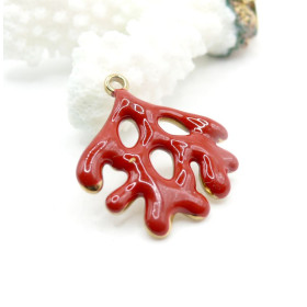 Pendentif Corail Rouge 26 mm en Résine Émaillée – Acier Inox 304 – Doré à l’Or fin 18K, placage IONIQUE (IP)