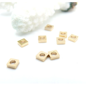 Perles Intercalaires Carré 4 mm – Acier Inox 304 – Doré à l’Or fin 24K