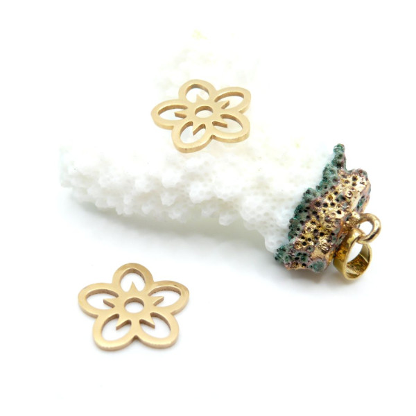 Pendentifs Connecteurs Fleur 16 mm – Acier Inox 304 – Doré