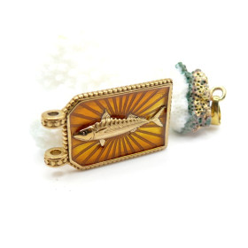 Pendentif Rectangle 33 mm avec Poisson en Résine Émaillée – Acier Inox 304 – Doré à l’Or fin 18K, placage IONIQUE (IP)