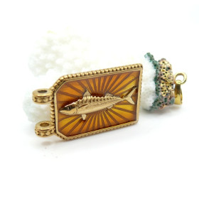 Pendentif Rectangle 33 mm avec Poisson en Résine Émaillée – Acier Inox 304 – Doré à l’Or fin 18K, placage IONIQUE (IP)