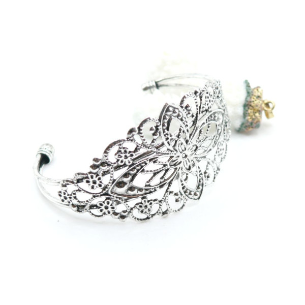 S115699 – Lot de 4 Supports Bracelet Filigrane Métal Couleur Argent Antique