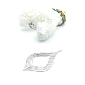 Estampes Pendentifs Filigrane Feuille 22 par 39mm – Laiton Argenté