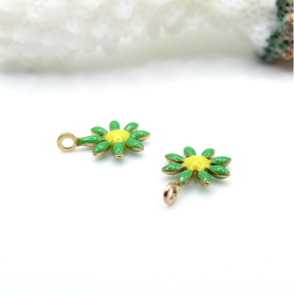 Pendentifs Fleurs résine émaillée 7.5 mm – Acier Inoxydable 304 Doré, Placage IONIQUE