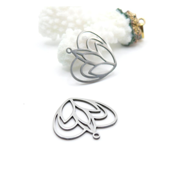 Pendentifs Fleur de Lotus dans Cœur 23 mm – Acier Inox 304 – Argenté