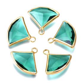 Pendentifs Forme Éventail 19 mm en Verre Facetté Vert – Laiton – Finition Doré