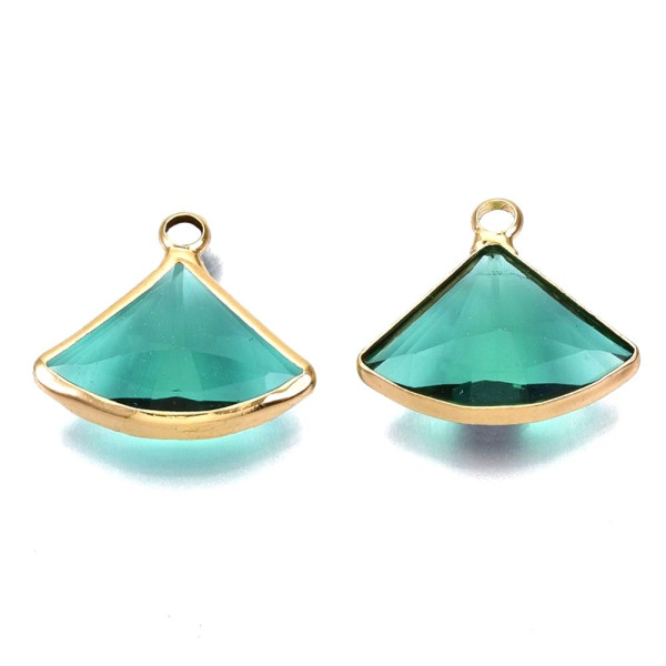Pendentifs Forme Éventail 19 mm en Verre Facetté Vert – Laiton – Finition Doré