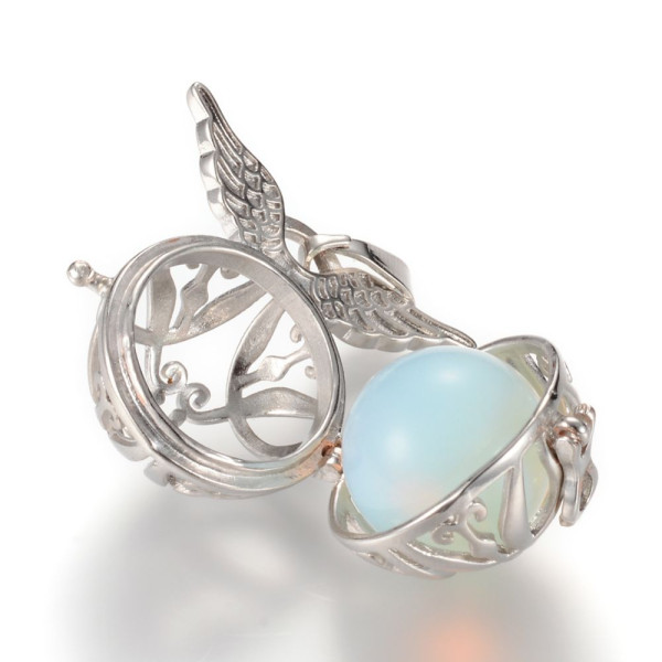 Pendentif Cage Bola de Grossesse Aile d'Ange avec Perle d'Opalite – Laiton – Finition Argentée