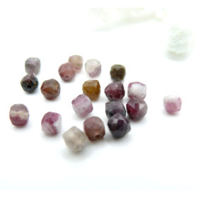Perles Cubes Facettées 4 à 5 mm – Tourmaline Naturelle
