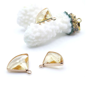 Pendentifs Forme Éventail 19 mm en Verre Facetté JAUNE– Laiton – Finition Doré
