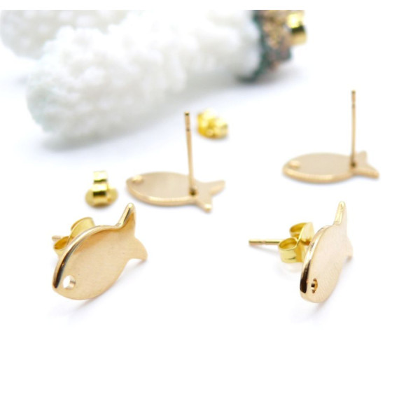 Boucles d’Oreilles Puces Forme Poisson 13.5 mm  avec trou d'attache– Acier Inox 304 – Doré à l’Or fin 24K