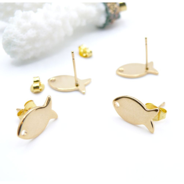 Boucles d’Oreilles Puces Forme Poisson 13.5 mm  avec trou d'attache– Acier Inox 304 – Doré à l’Or fin 24K