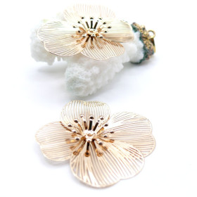Estampes Connecteurs Fleurs Stylisées 3D 37 mm – Métal – Doré