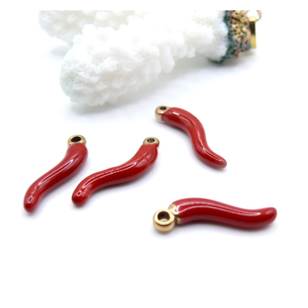 Pendentifs Charms Piment Émaillé Rouge 21 mm – Acier Inox 304 Doré à l'Or Fin 18K – Placage IONIQUE (IP)