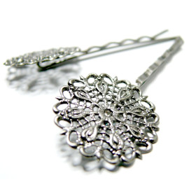 Barrettes Fleurs Plates 25 mm – Laiton Finition Argent Antique – Tige 55 mm