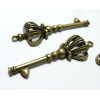 1 piece Magnifique Pendentif clé couronne bronze