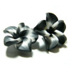 2 fleurs cabochons  fimo grise 20mm
