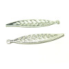 101204175608PP  PAX 20 pendentifs feuille plume ajourée 44mm couleur Argent Platine