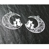 AE116189 Lot de 4 Estampes pendentif filigrane Chats et Lune Noir 20 par 25mm