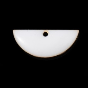 Sequins médaillons résine style émaillés Biface Demi Cercle Blanc 18 par 8mm sur une base en métal dore