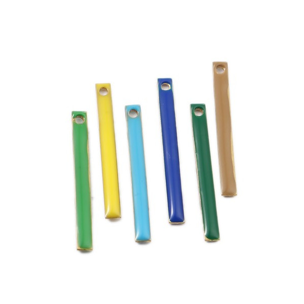 Sequins médaillons résine style émaillés Biface Tige rectangle Vert 28 par 3mm sur une base en métal dore