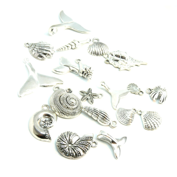 S11209641 PAX 21 pendentifs thème Océan,Coquillage, etoile, crabe métal couleur Argent Antique