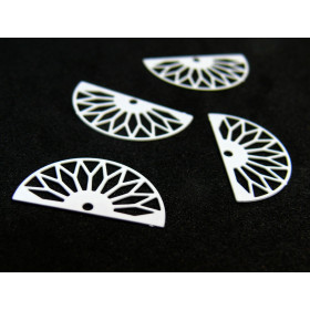 Estampes pendentif filigrane demi cercle  Eventail  Blanc 10 par 19mm