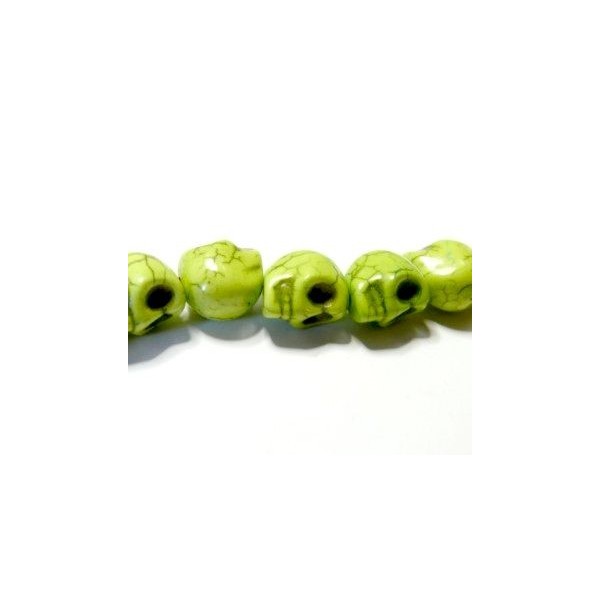 1 fil d'environ 30 perles intercalaires, pendentif crane , Howlite, turquoise reconstituées 10 par 12mm couleur Vert