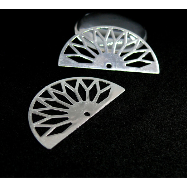 Lot de 2 Estampes pendentif filigrane demi cercle Eventail GM 16 par 30 mm Coloris Argent