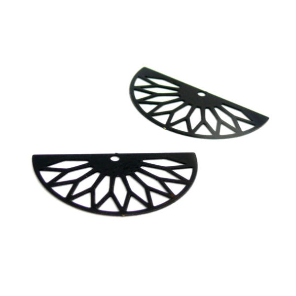 Estampes, pendentif filigrane demi cercle Eventail GM 16 par 30 mm Coloris Noir